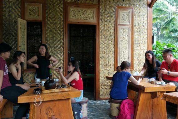 Omah Kopi Banyuwangi Galeri Pengunjung e