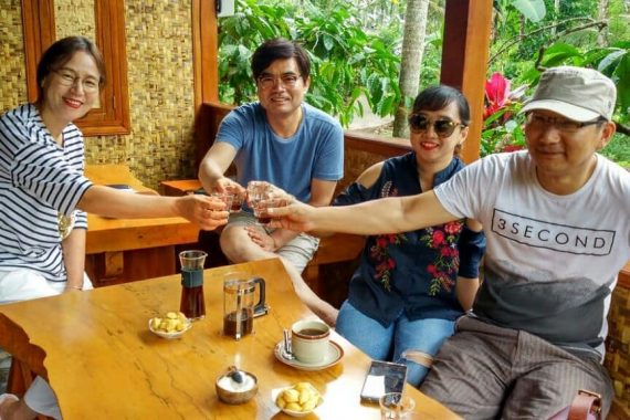 Omah Kopi Banyuwangi Galeri Pengunjung r