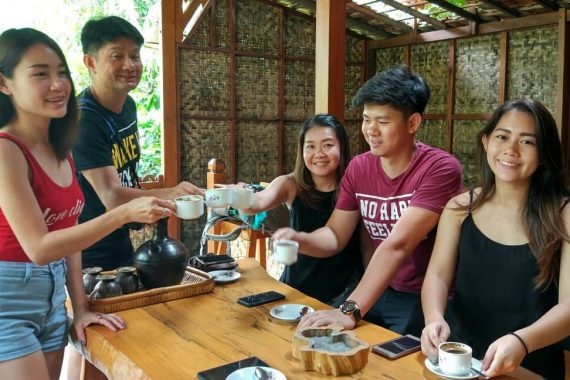 Omah Kopi Banyuwangi Galeri Pengunjung v